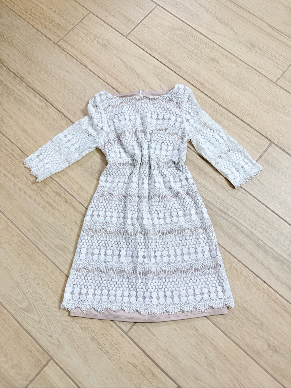 Jessica Howard Lace Shift Dress Size 8 Ivory Nude Bell Sleeve Cocktail Dress